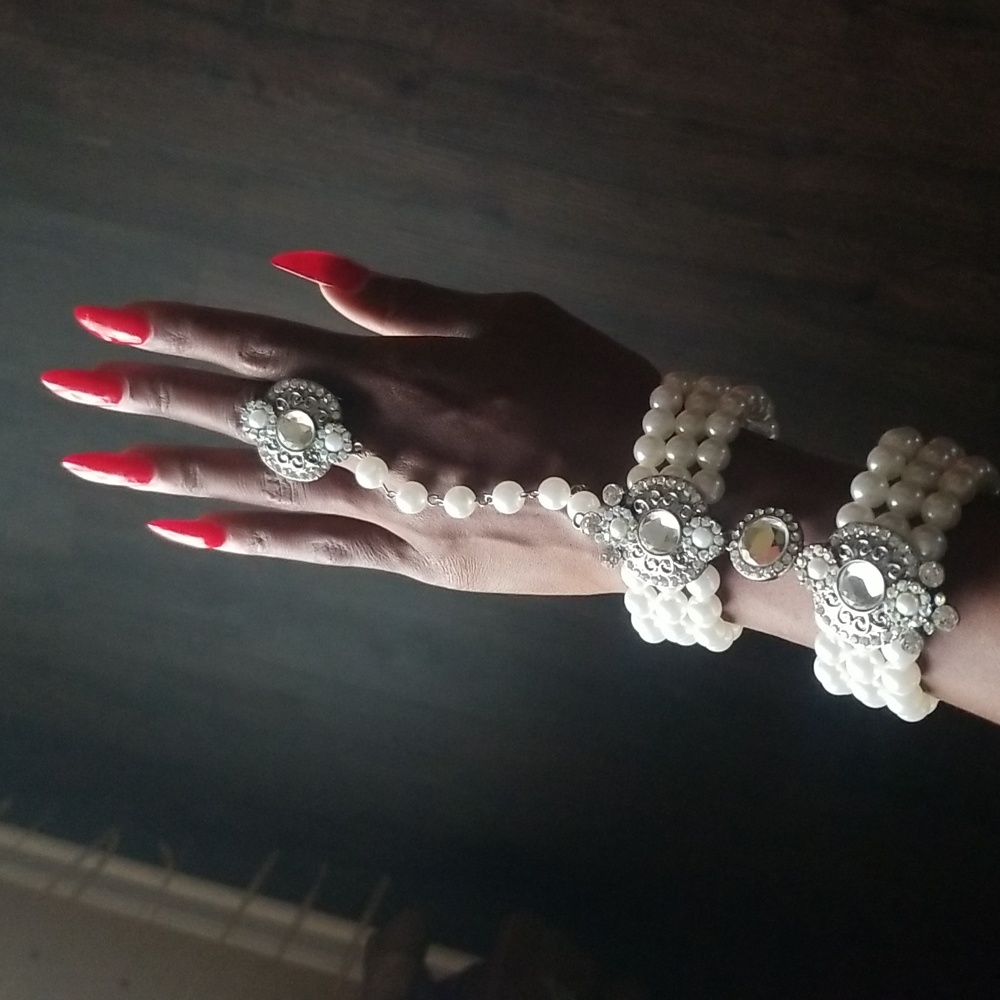 Beautiful pearl hand chain
